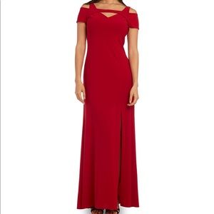 Cold shoulder key-hole dress